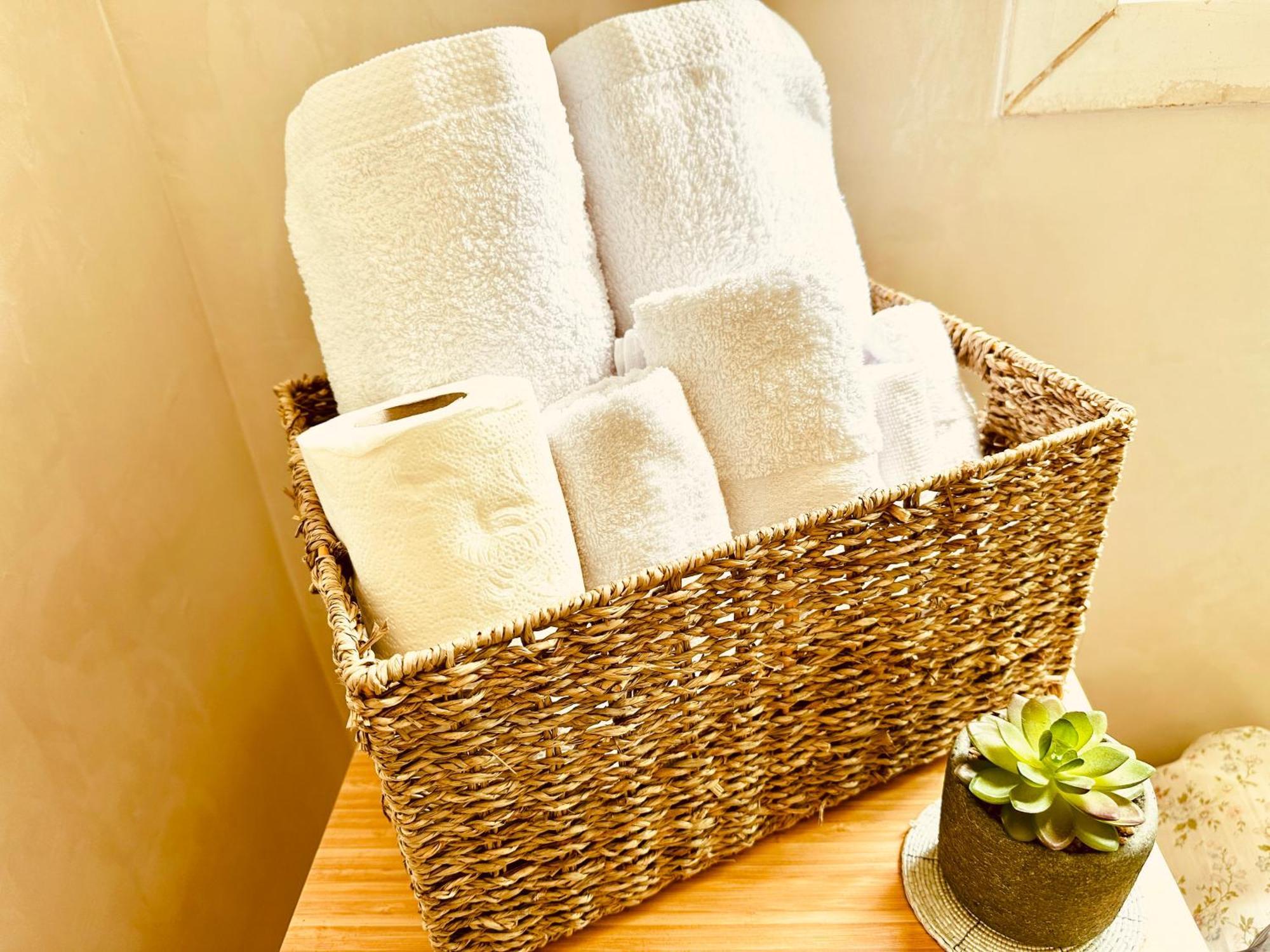 Perfect For Families & Friends! King & Queen Beds Apartment